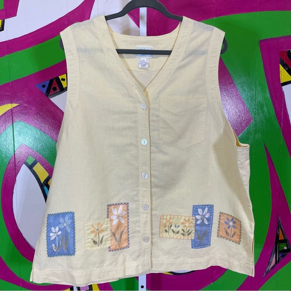 Susan Bristol Casuals, Vintage Vest with Floral Appliques. Size 1W/1X.